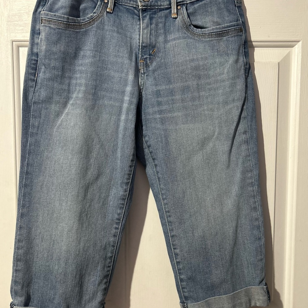 Levi's Size 6 Capri Jeans Womens Blue Cuffed 5 Pocket Denim Logo Red Tab